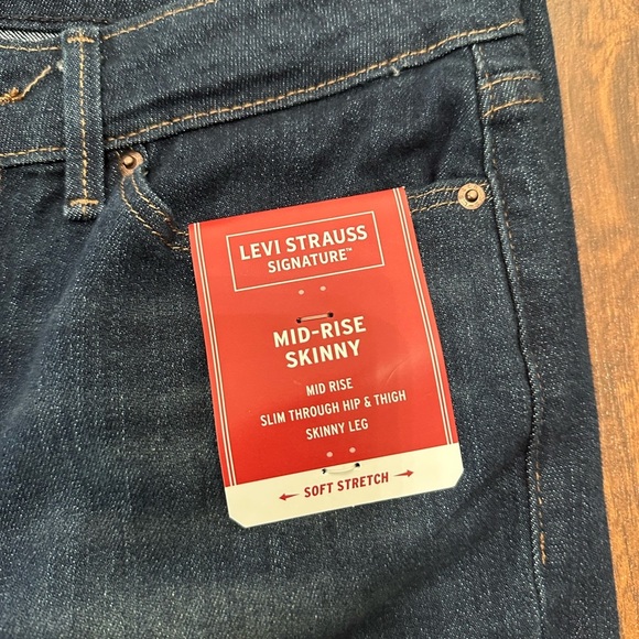 Classic Women's Skinny Jeans - Dark Blue - Picture 8 of 9